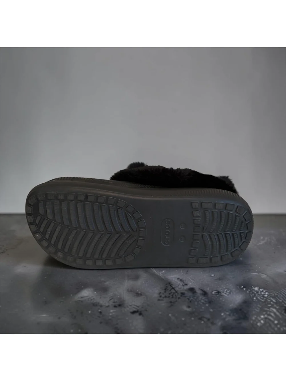 Crocs Stomp Faux-Fur Platform Clogs – Black (Men's Size 12 / Women's Size 14)